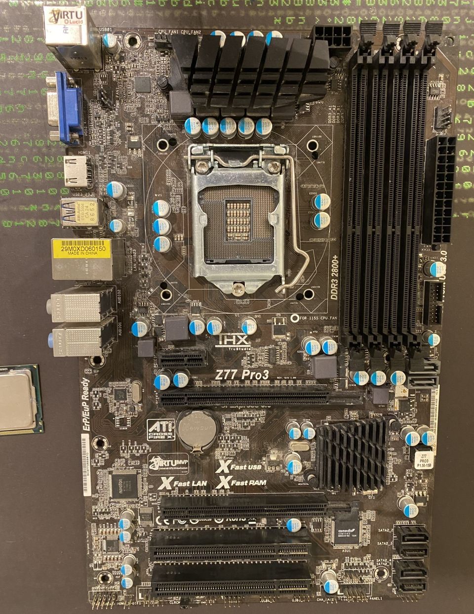 Asrock Z77 pro3-emolevy