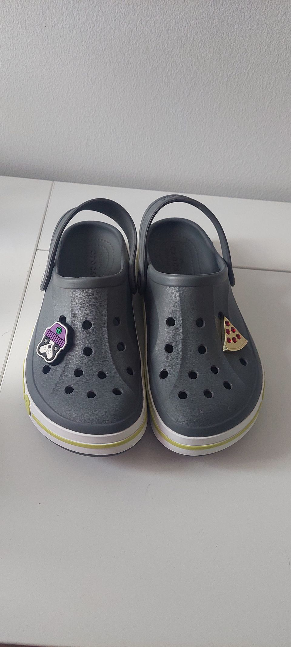 Crocs-sandaalit J2 (33-34)