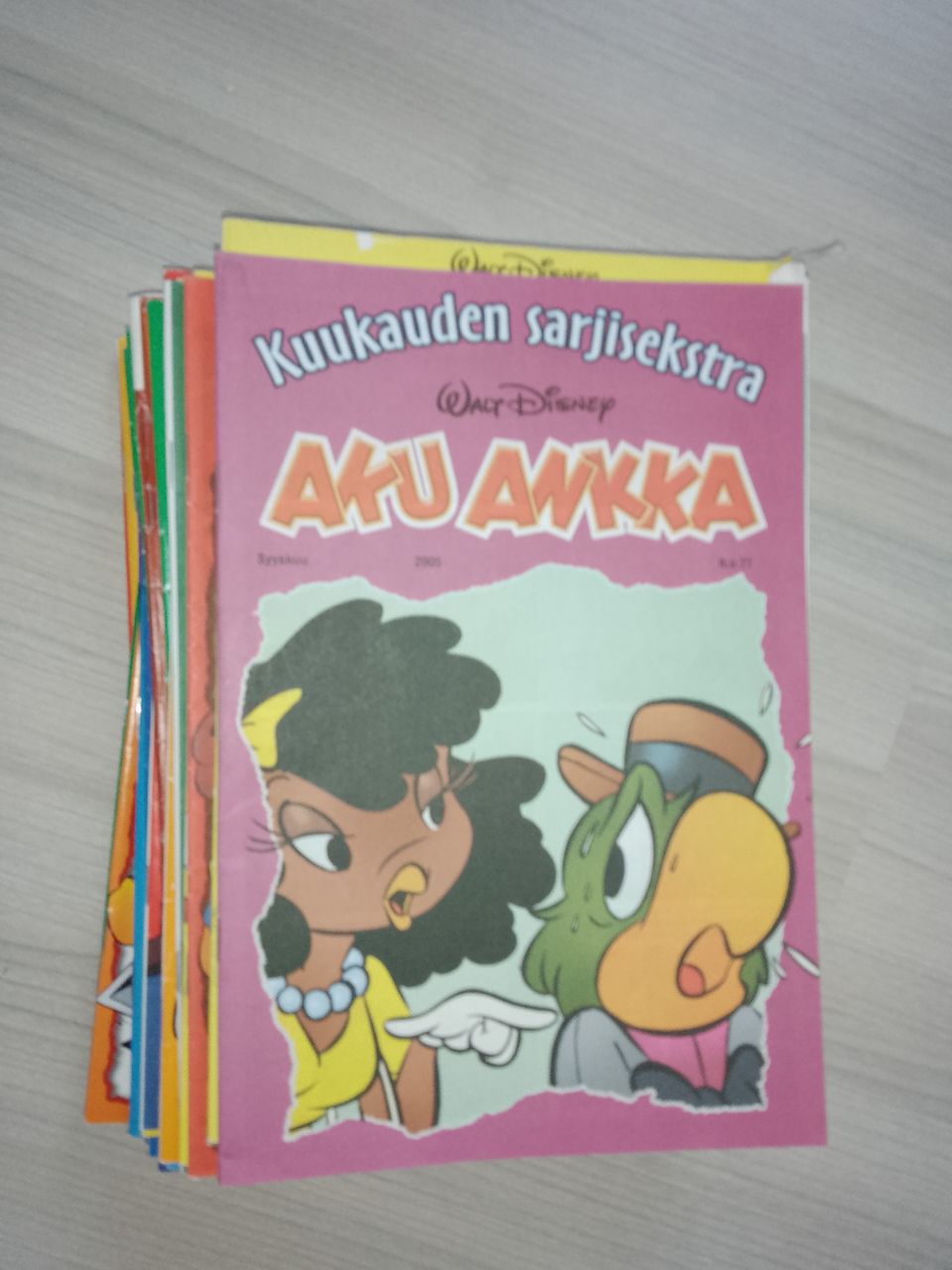 35 kpl Aku Ankka Sarjisekstra lehtiä