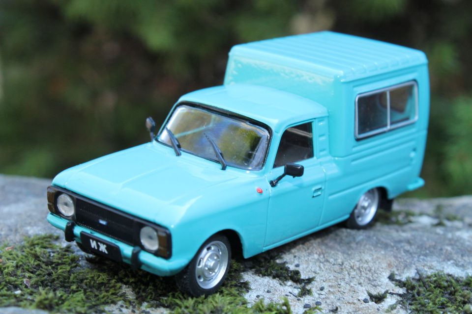 1988 pienoismalli metalliauto paketissa lava Mosse IZH 27156 Moskvitsh 1:43