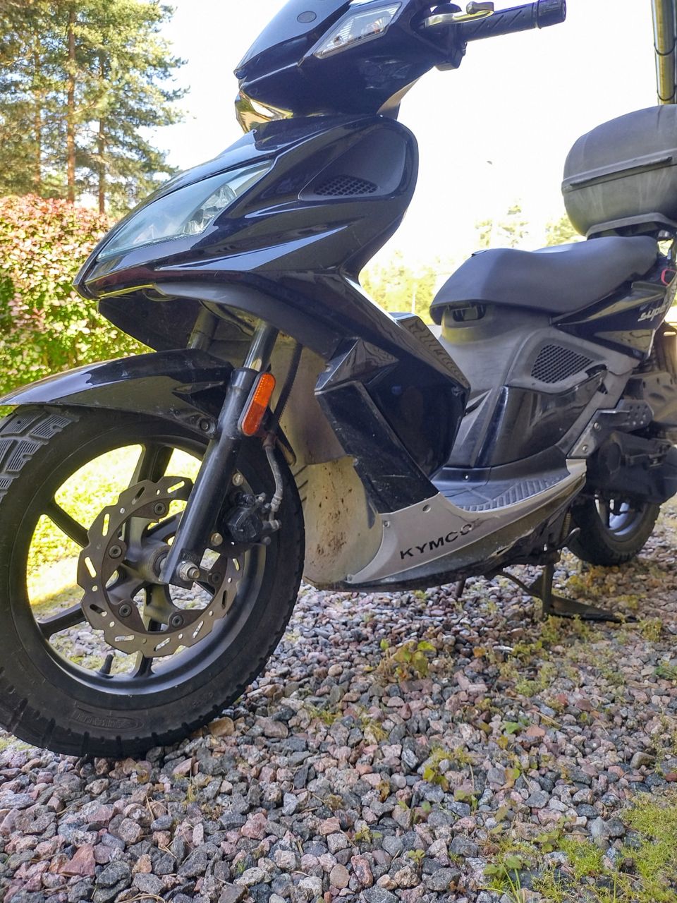 Ostetaan Kymco Super 8 varaosiksi/ tai istuimen alapuolisia katteita