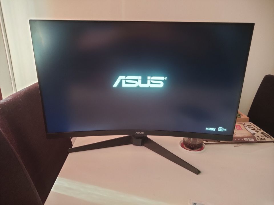 ASUS Curved Gaming Screen 32"