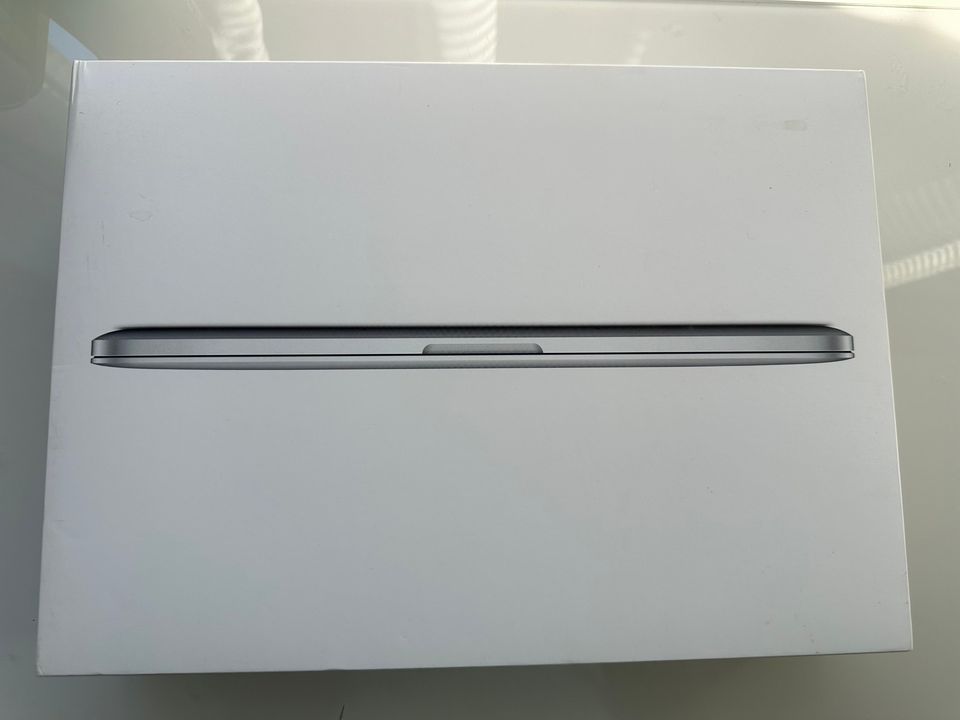 Macbook Pro 13 pelkkä laatikko, only box