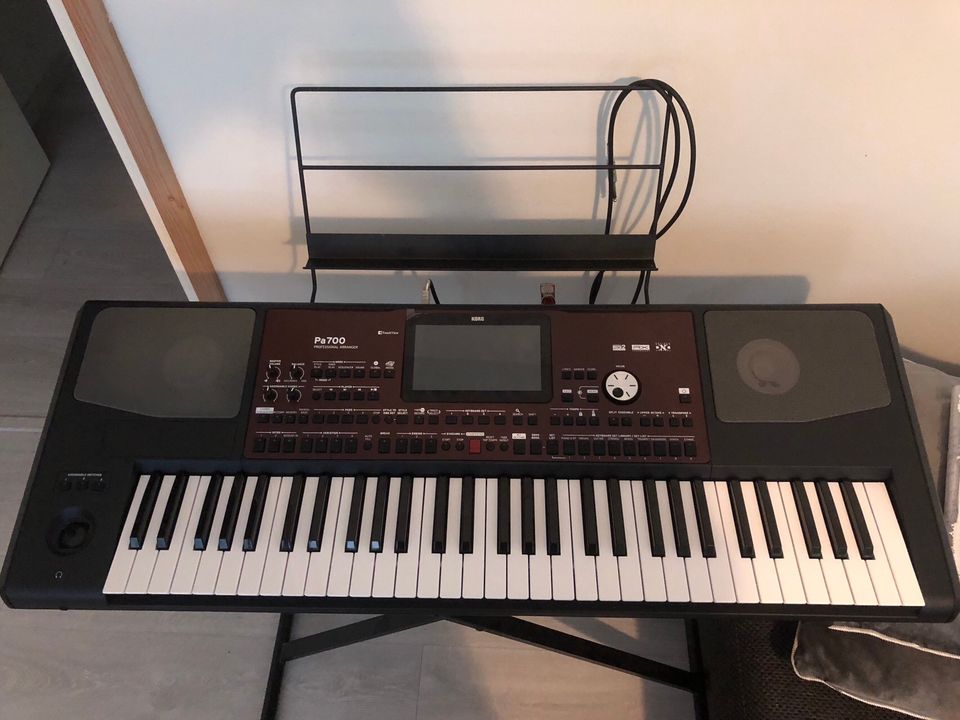 Korg pa700