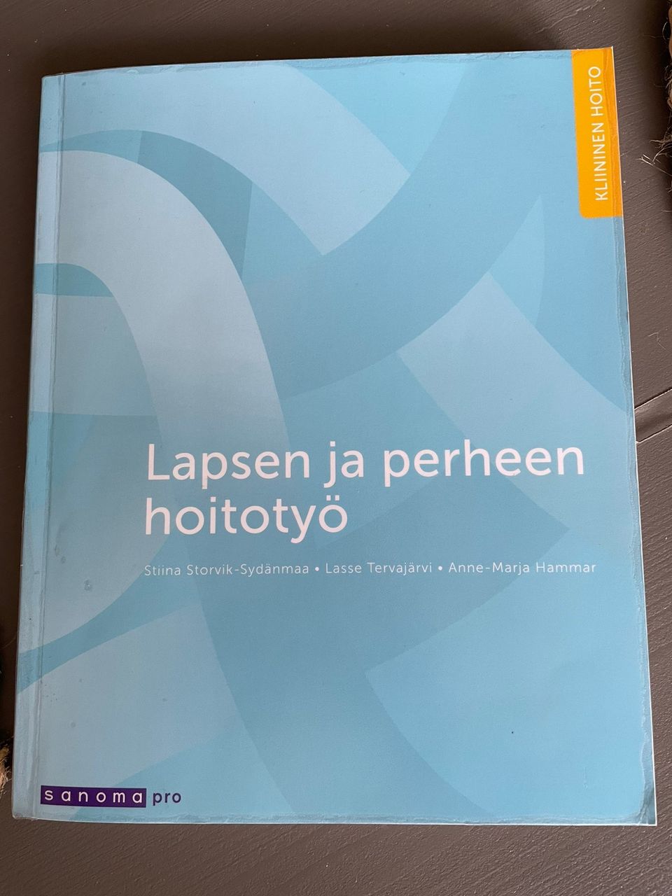 Lapsen ja perheen hoitotyö - oppikirja