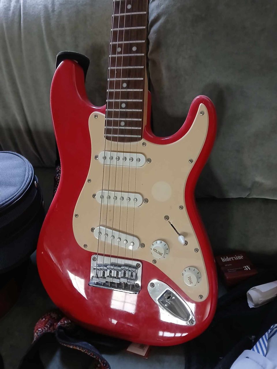 Squier mini stratocaster lasten koon sähkökitara