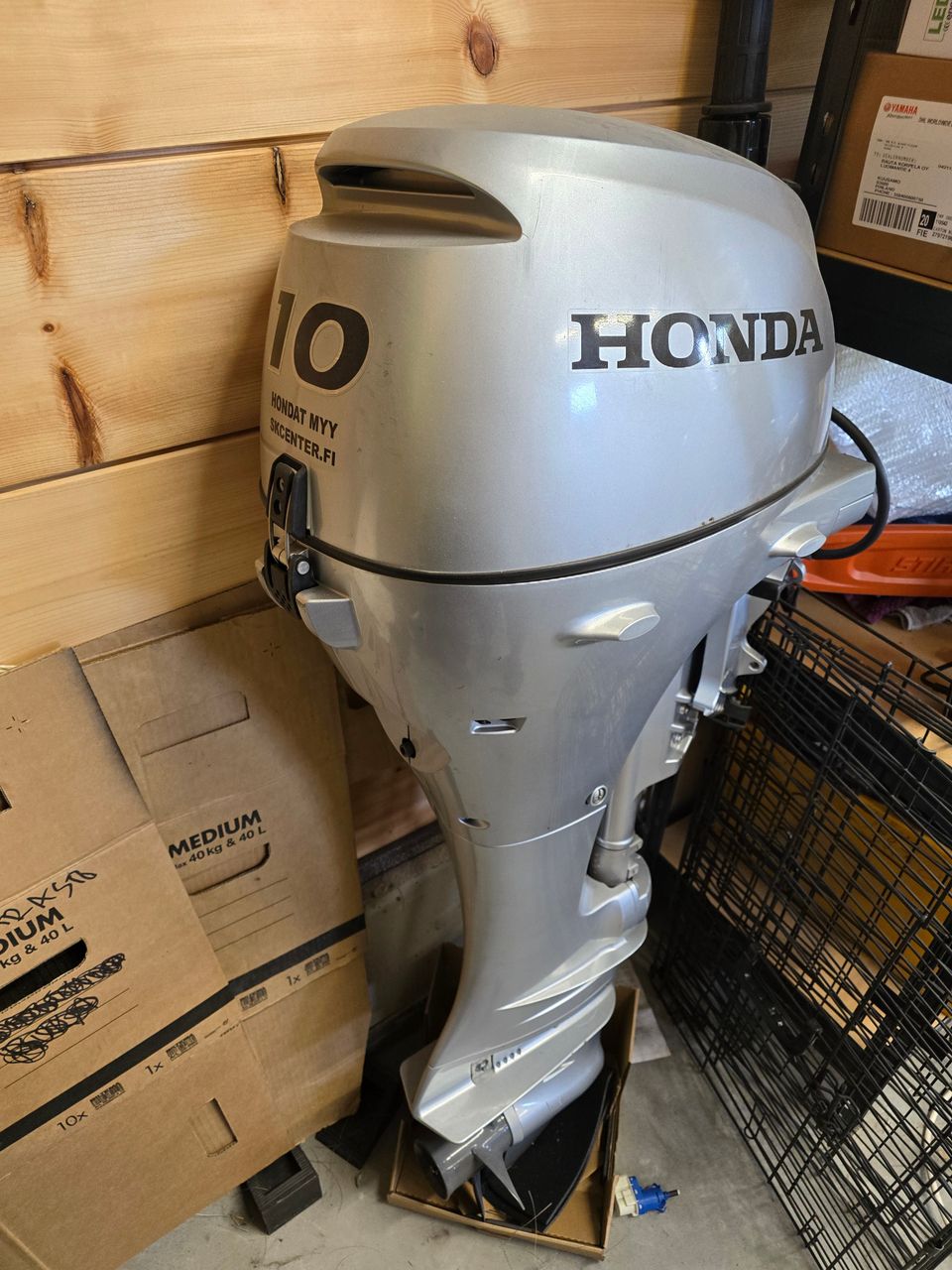 Perämoottori Honda 10hp sähköstartilla