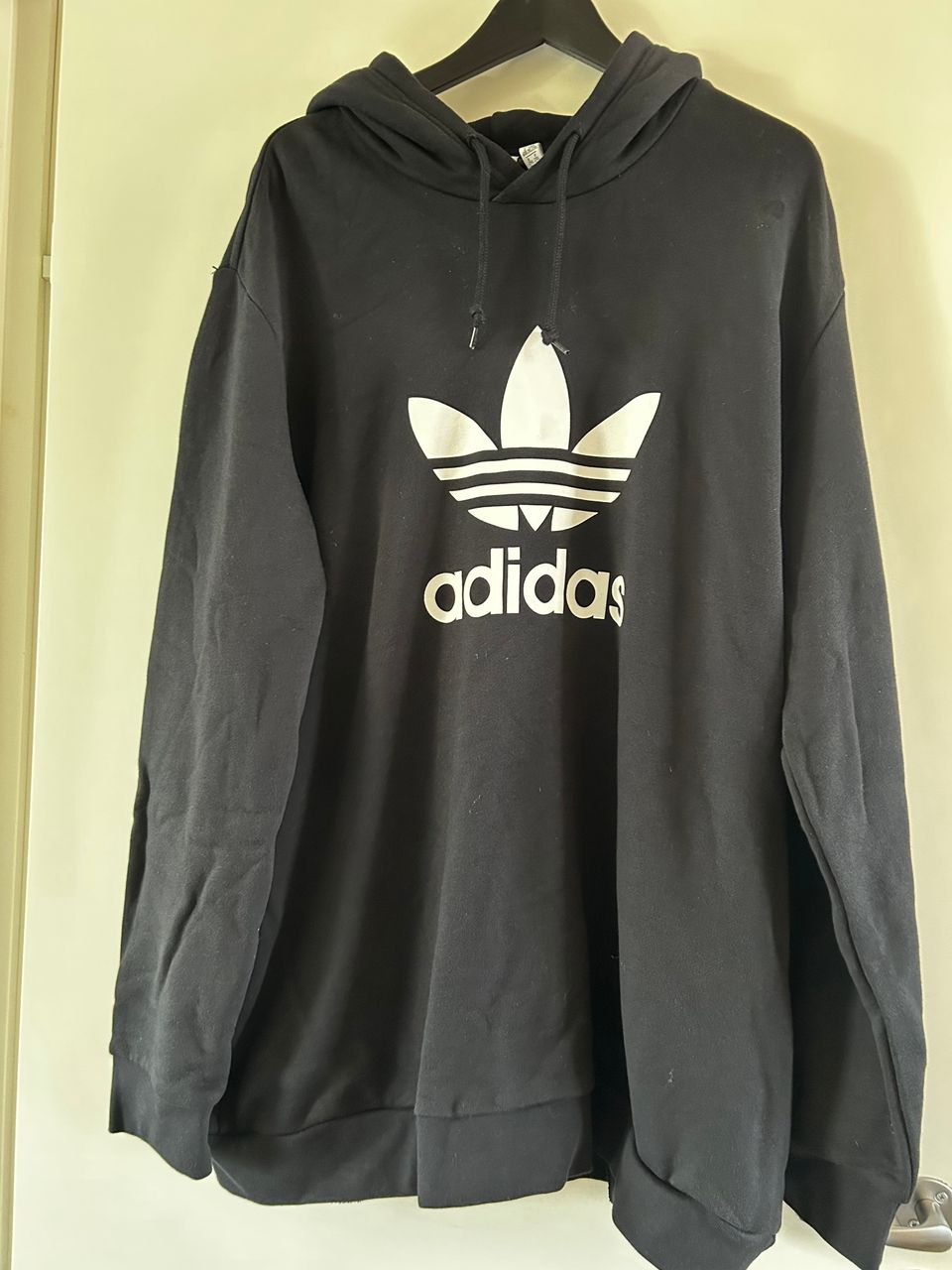 Adidas huppari