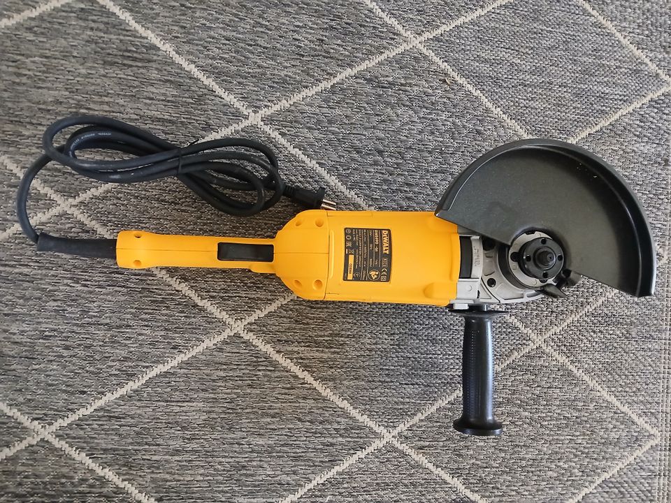 Iso kulmahiomakone DeWALT DWE-490