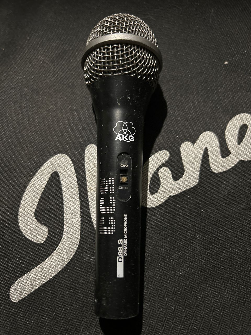 AKG d88s