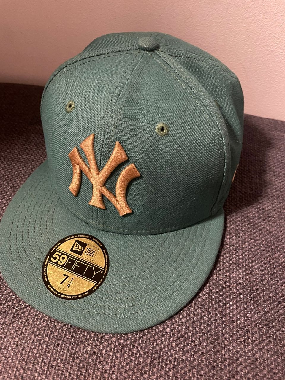 Fitted green and gold