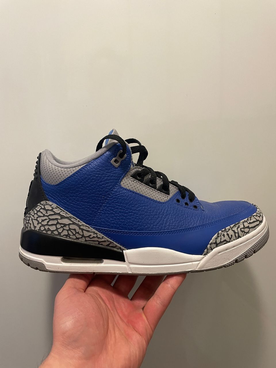 Air Jordan 3 Retro Varsity Royal Cement