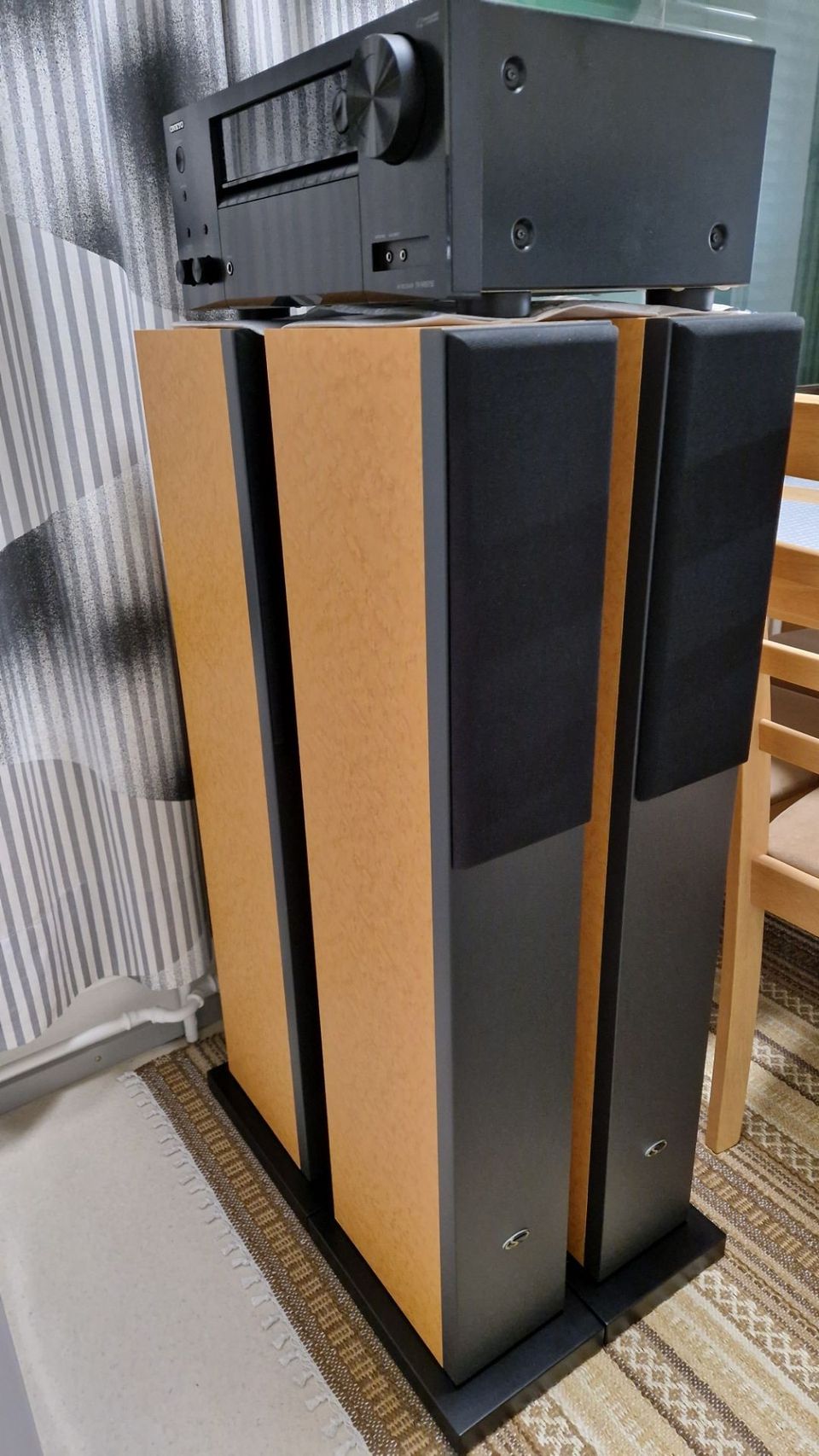 Onkyo TX-NR 575E + 4kpl Simex SA4T kaiuttimet