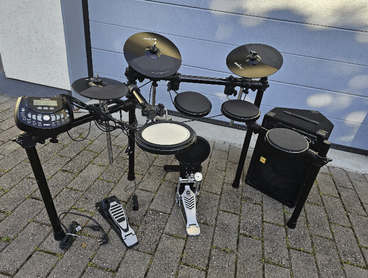 Alesis DM-7 Sähkörummut, Tuoli ja Vahvari