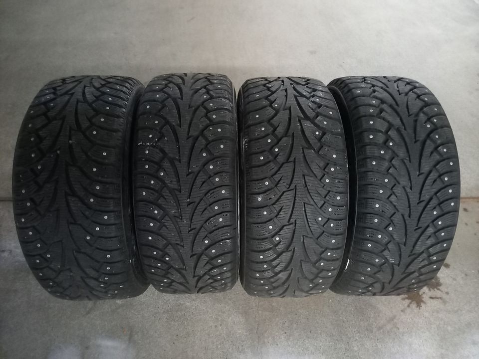 Hyvät Hankook 235/45 R 17 97T nastarenkaat