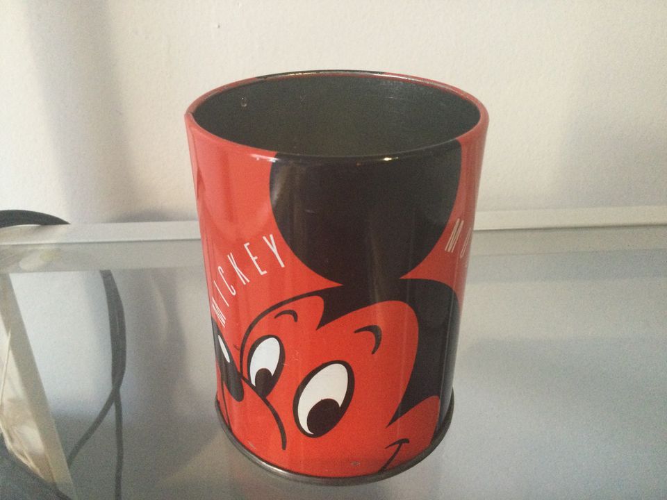 Mickey Mouse peltinen kynäteline