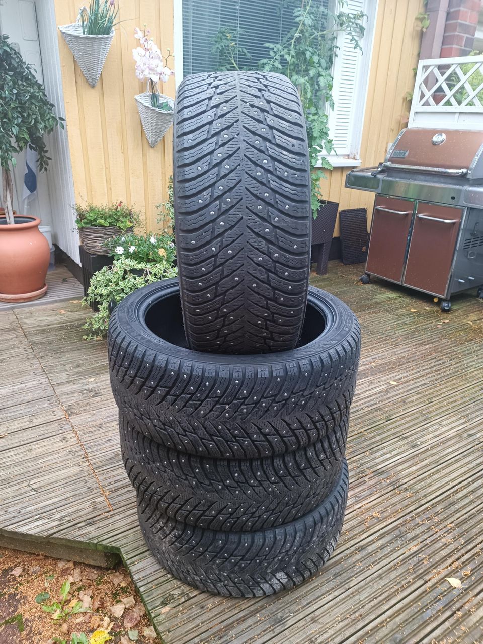 235/40R19 Nokian Hakkapeliitta 10