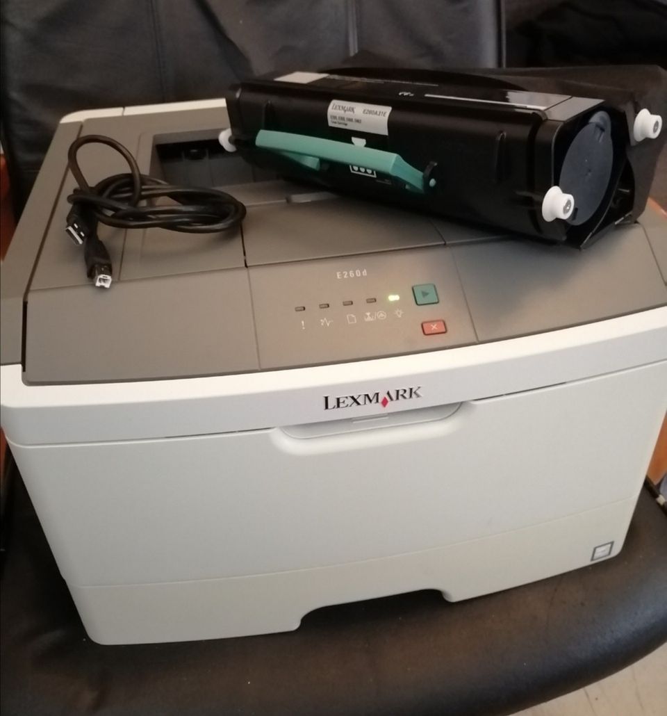 Lexmark E260d lasertulostin + täysi mustekasetti