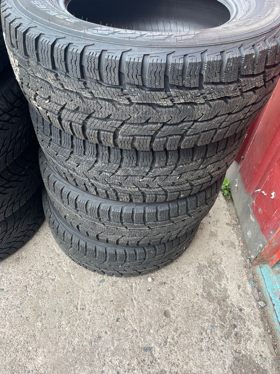 225/65R16C uudet Nokian CR3 kitkat!