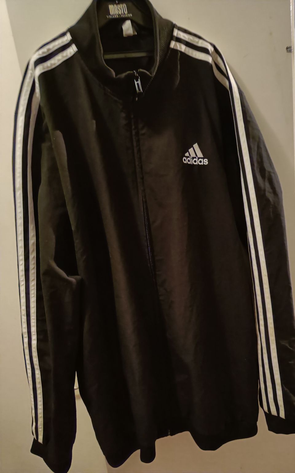 Adidas tuulitakki