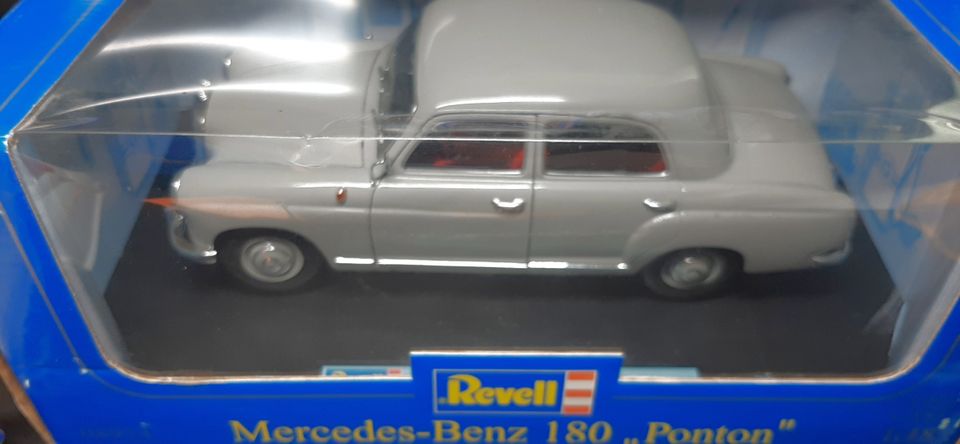 Revell Mercedes-Benz 180 Ponton 1:18