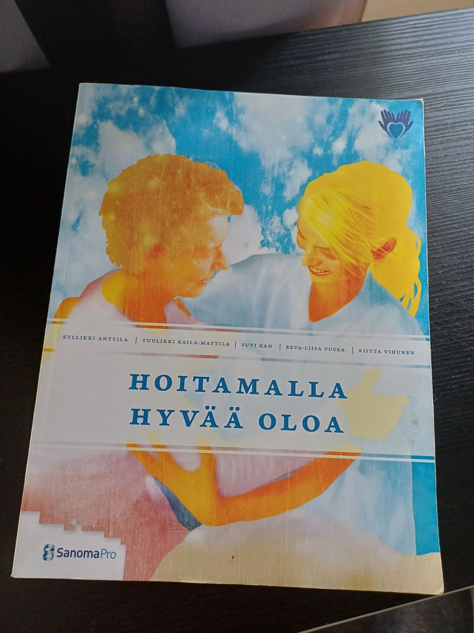 Hoitamalla hyvää oloa-kirja