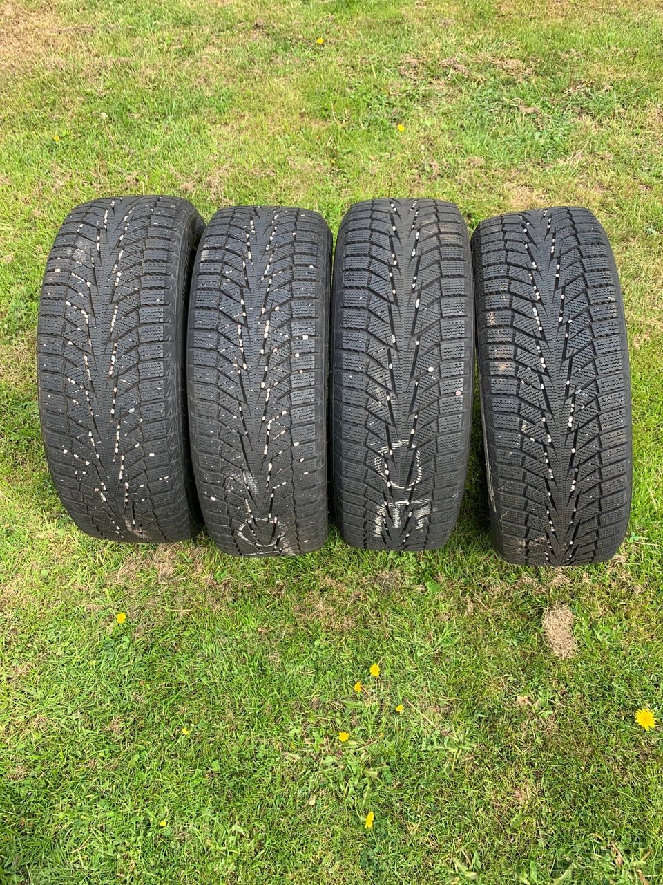 4 x Renkaat 255/55R16 94T Hankook I*cept Iz2 Studless