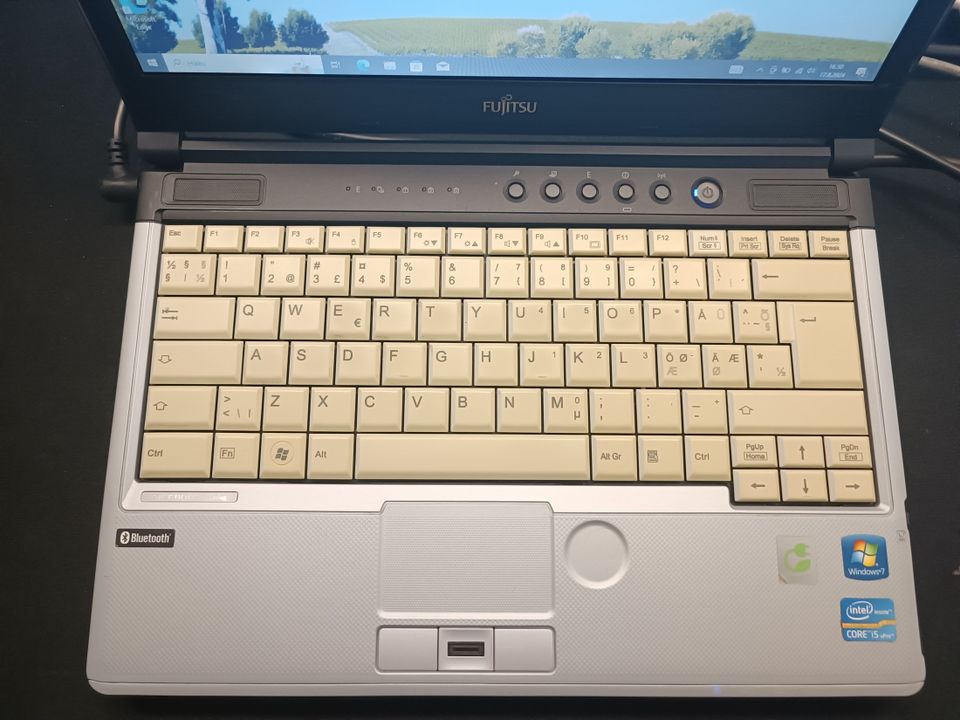 Fujitsu LifeBook S761, Windows 10 Pro