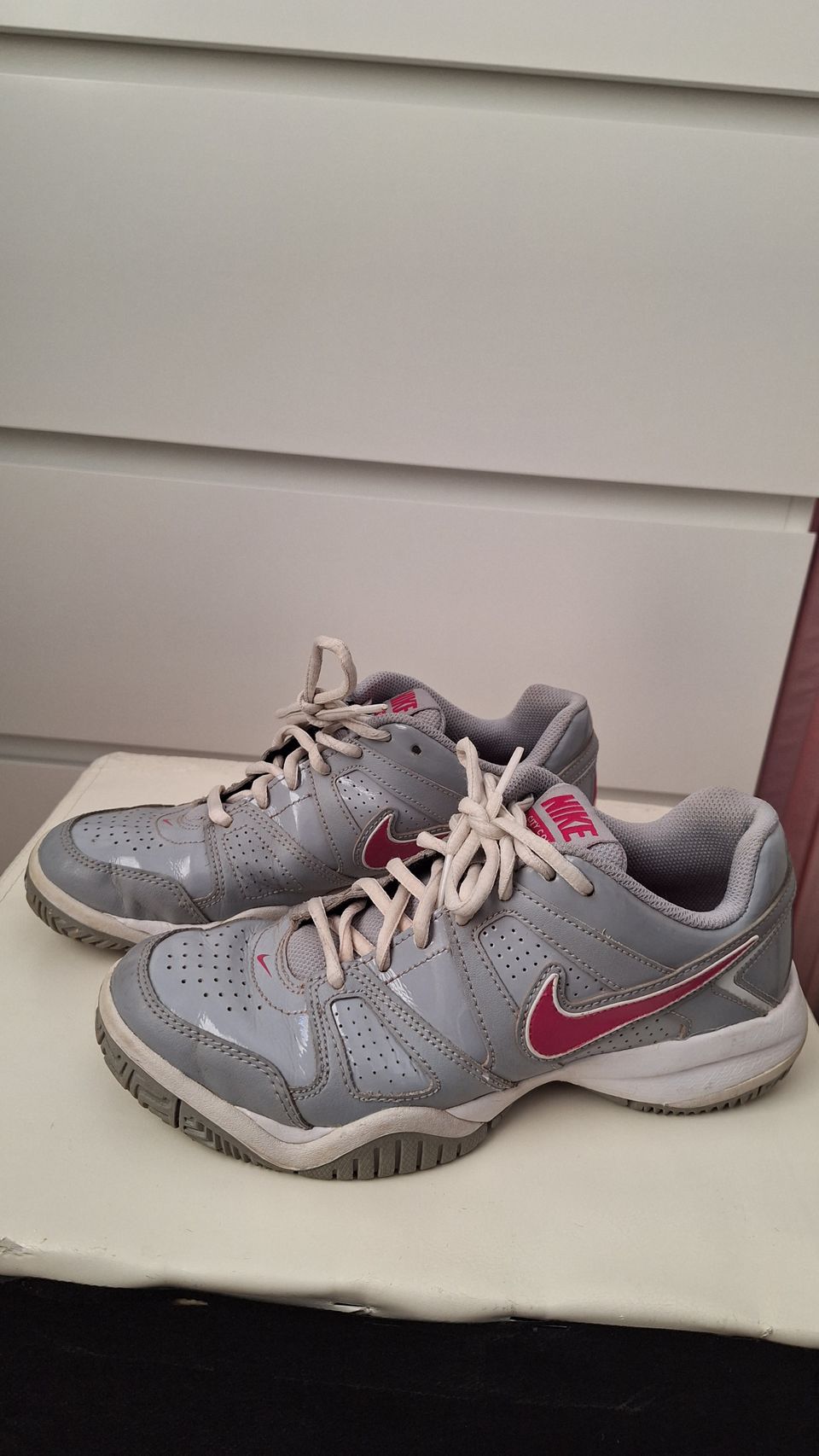 Nike tenniskengät koko 37,5