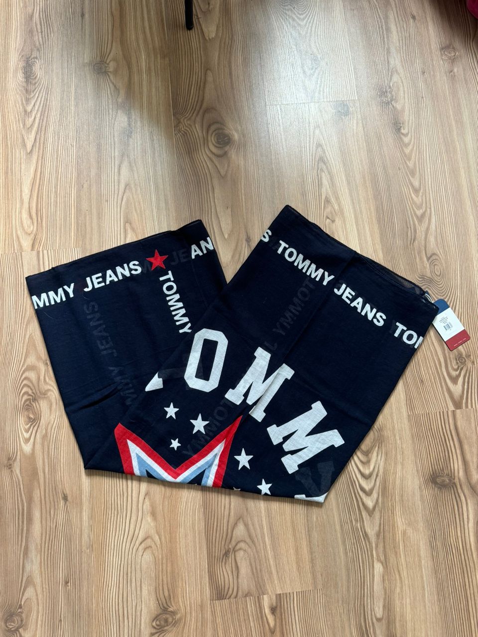 Uusi Tommy Jeans huivi