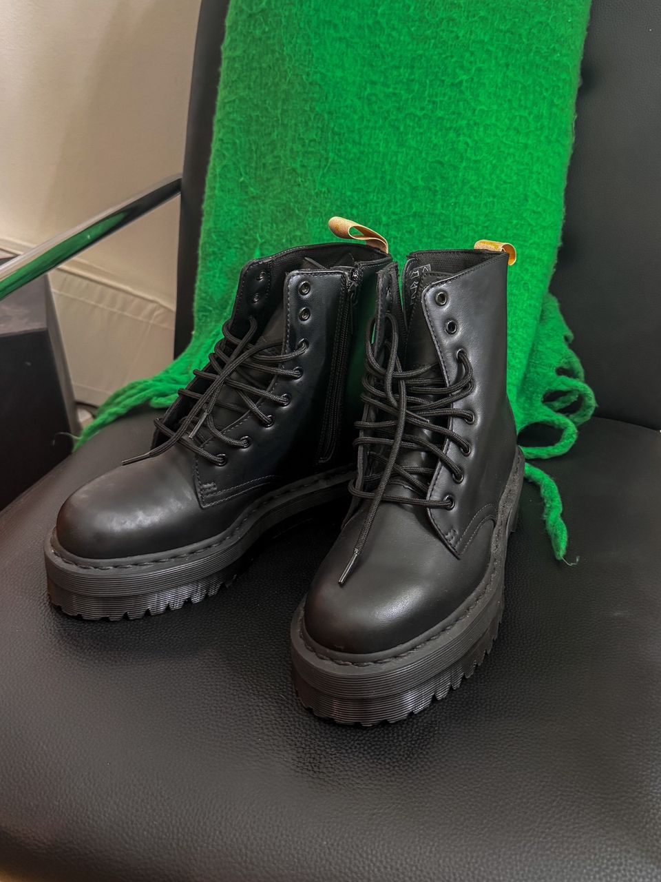 Dr. Martens V Jadon Mono black