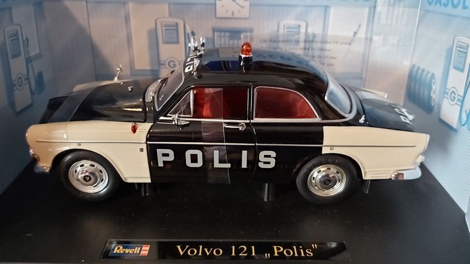 Revell 1:18 volvo P121 poliisi