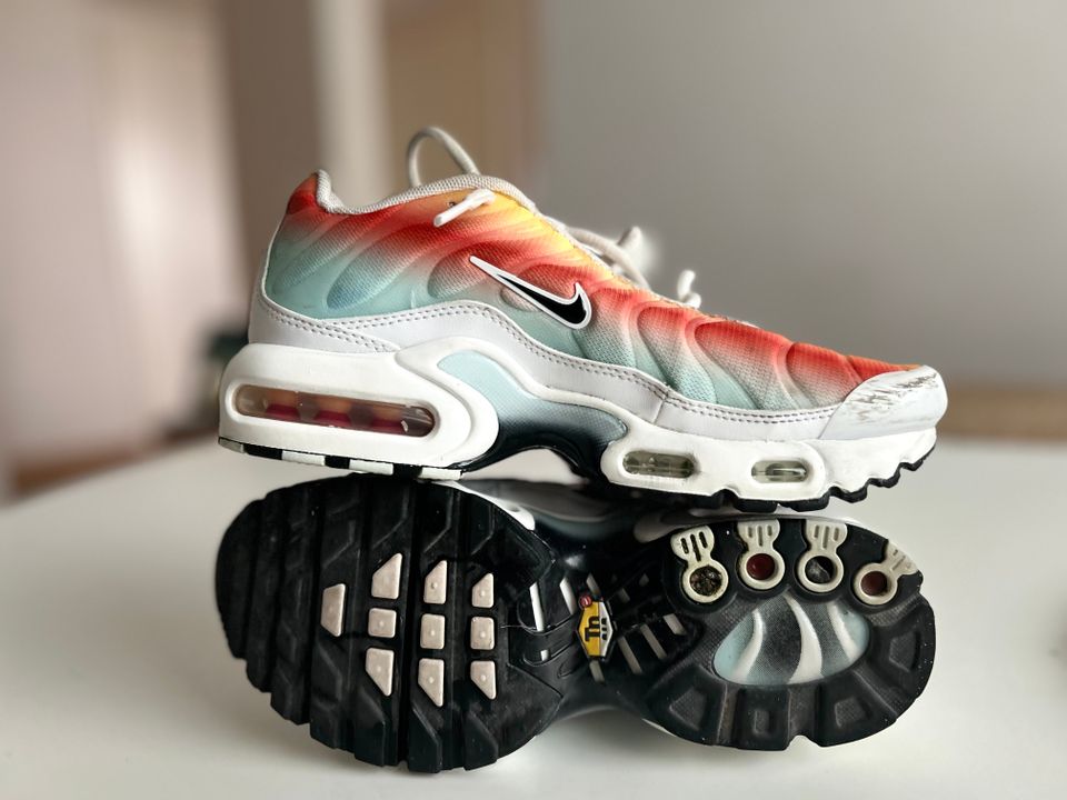 Nike Air Max Plus (koko 37.5)