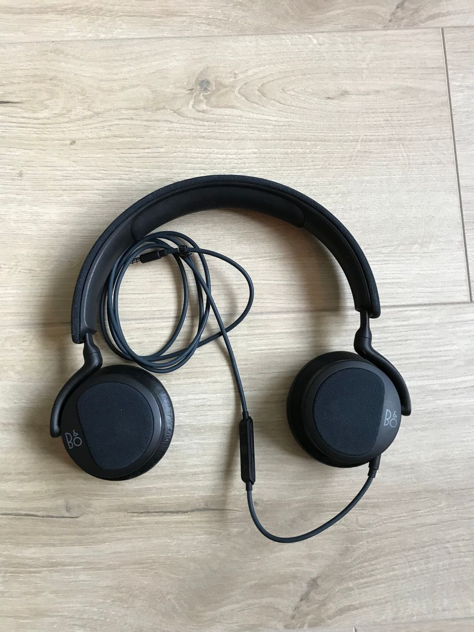 Bang & Olufsen kuulokkeet