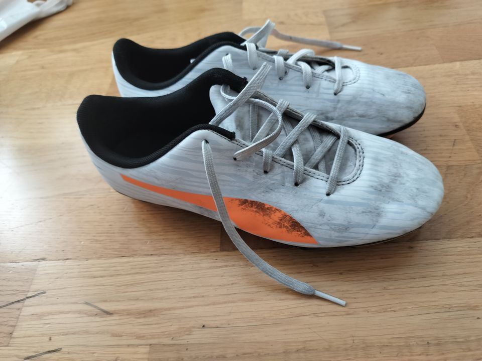 Puma jalkapallo kengät 37