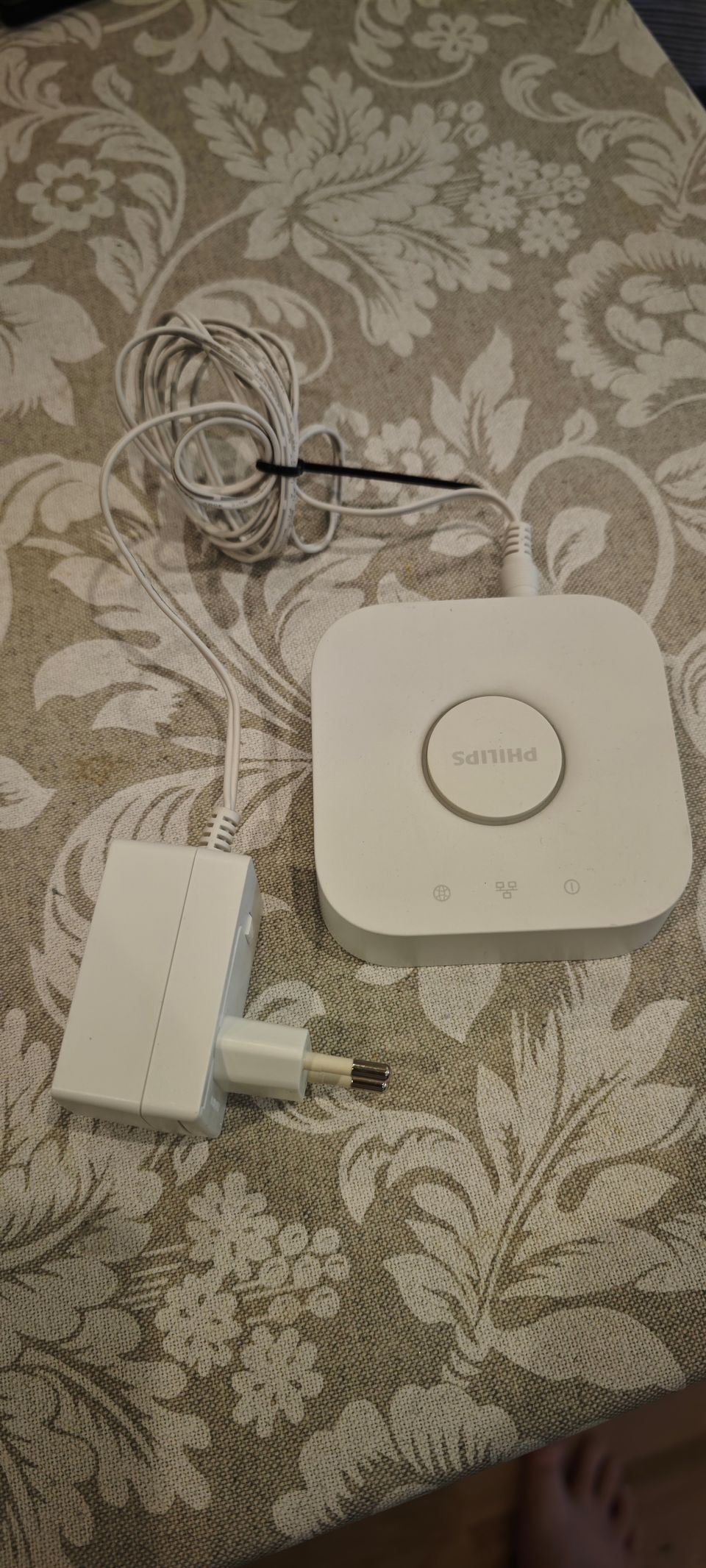 Philips Hue Bridge 2.1, hyväkuntoinen / Philips Hue Bridge 2.1, Good Condition