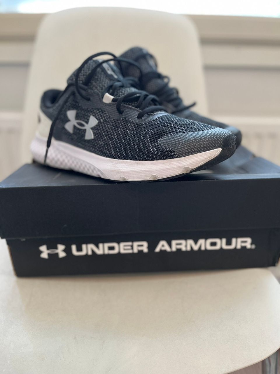 Under Armour lenkkarit, 45  (Saa tinkiä!)