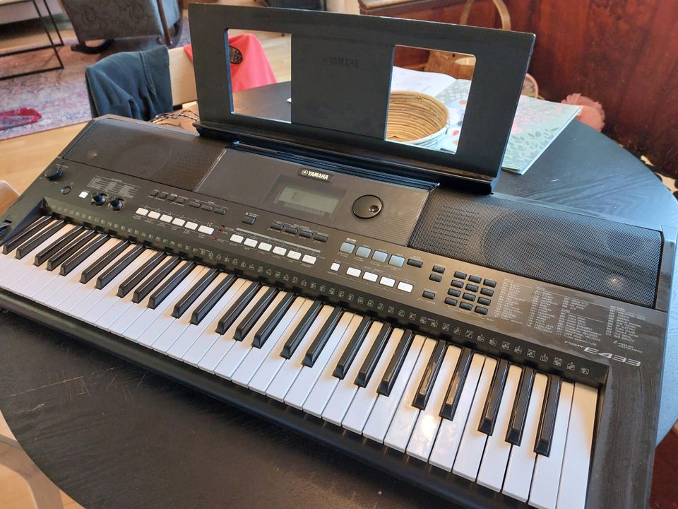 Yamaha PSR E433 kosketinsoitin