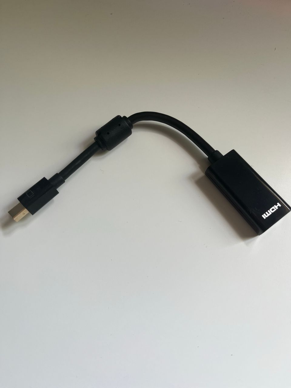 HDMI to Mini DisplayPort adapteri