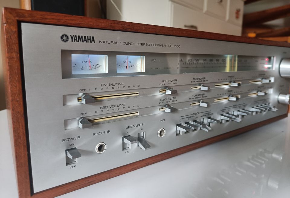 Yamaha CR-1000 Viritinvahvistin