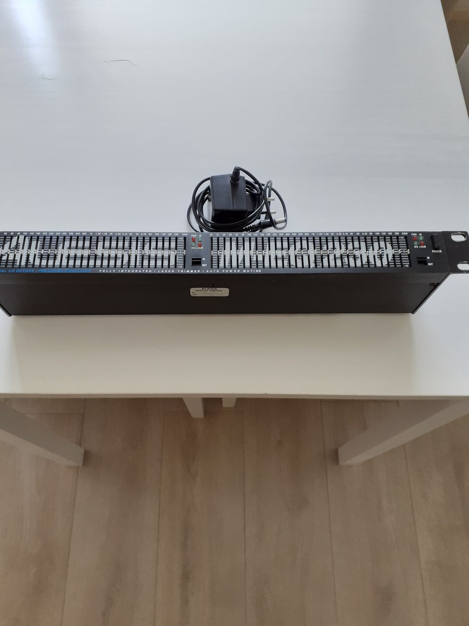 Alesis M-EQ 230