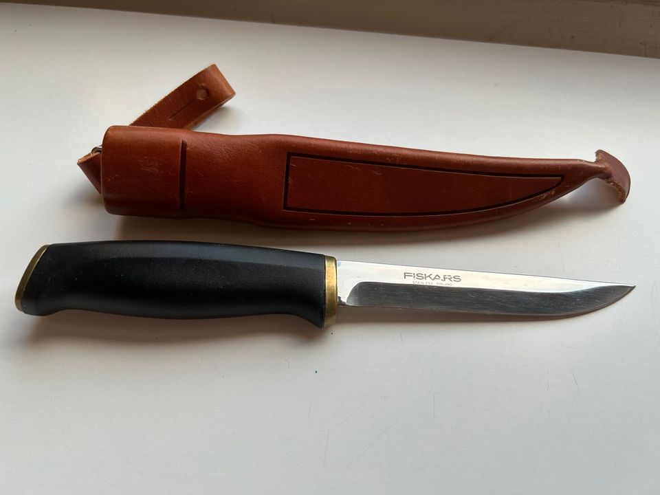 Fiskars puukko nahkatupella