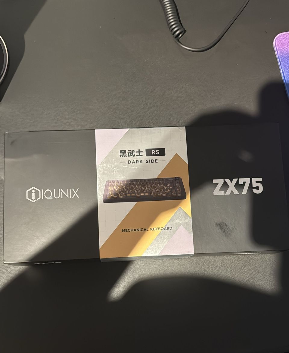 Iqunix zx75 dark side Langaton pelinäppäimistö