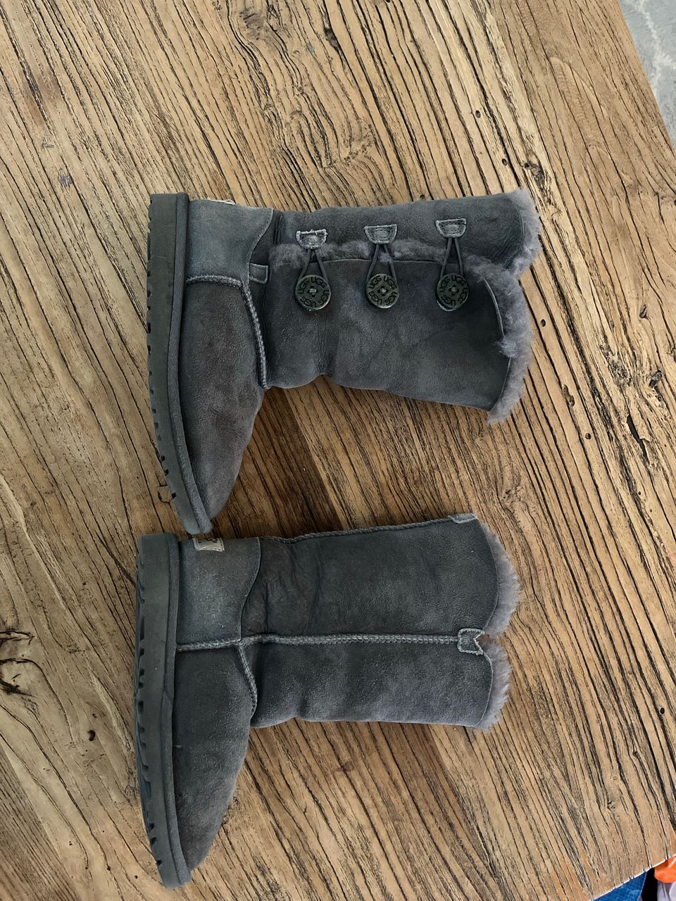 Pitkävartiset UGG talvisaappaat (koko 30-32)