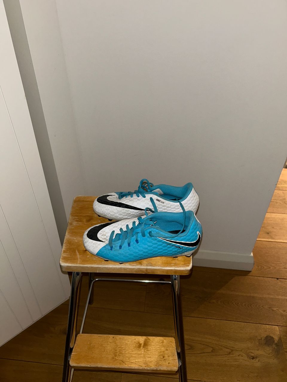 Nike jalkapallo kengät