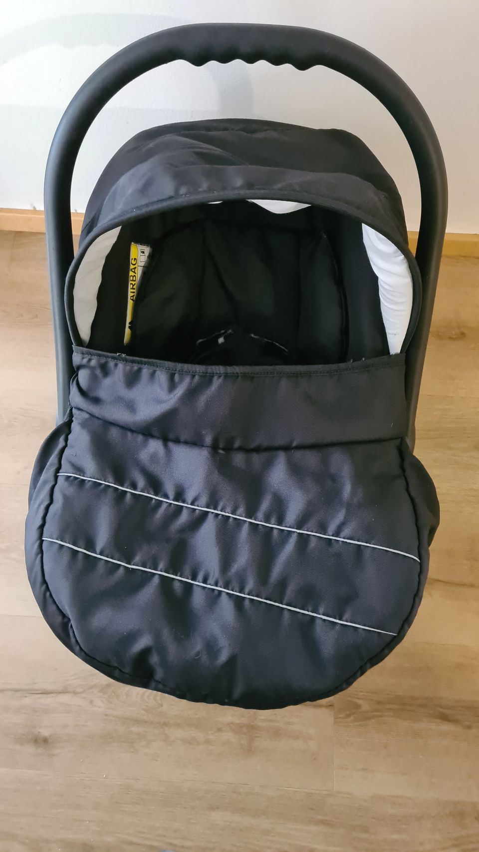 Turvakaukalo ja isofix-telakka Carlo 0-10 kg