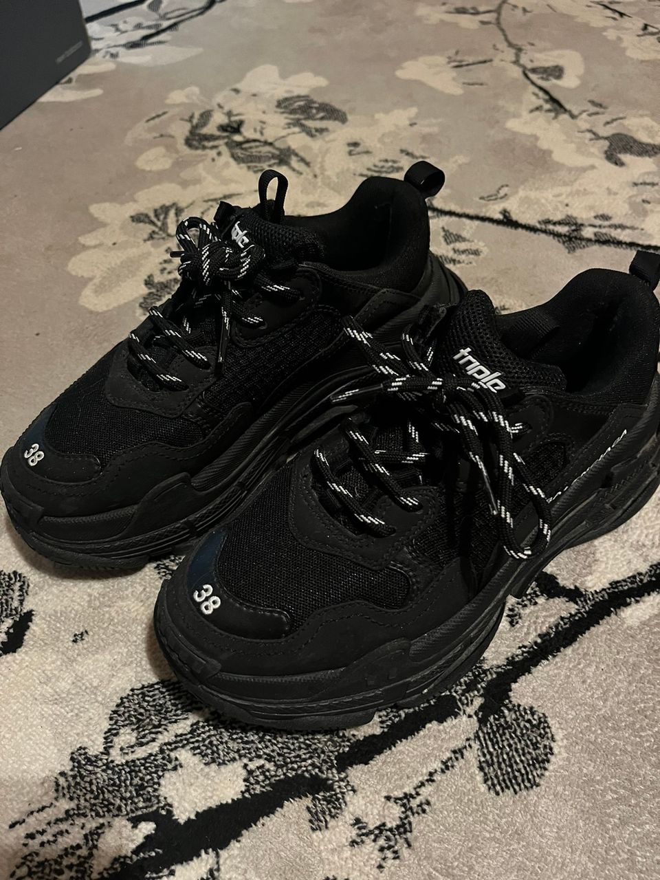 Balenciaga Triple s