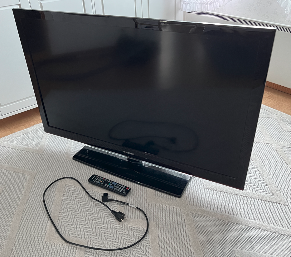 Samsung 46" + HD-digiboksi, esim. mökille