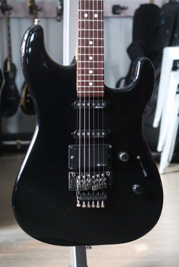 Charvel Model 3 1987 sähkökitara + kova laukku