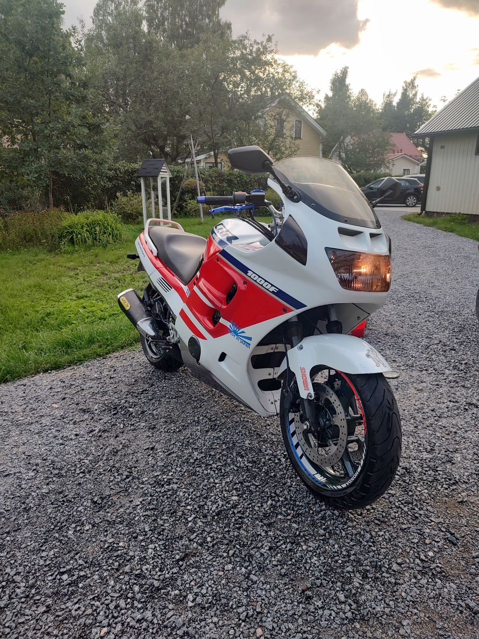 CBR1000F